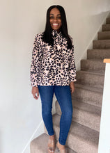 Load image into Gallery viewer, Nicolle Pussybow Blouse