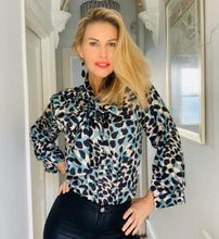 Load image into Gallery viewer, Nicolle Pussybow Blouse