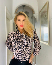 Load image into Gallery viewer, Nicolle Pussybow Blouse